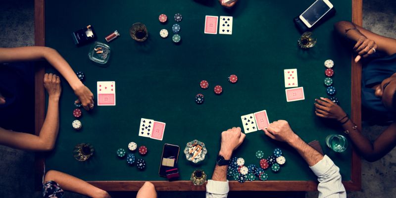 Hướng dẫn người mới cách chơi poker face hiệu quả